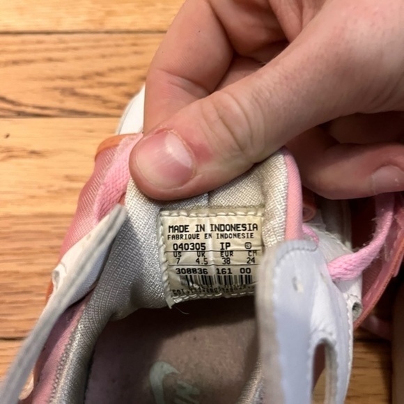 Nike Air Huarache High Top Pink and White Sneakers 7‎ - Picture 10 of 11